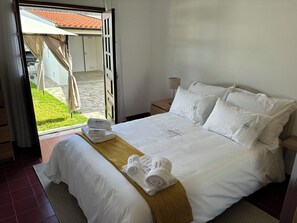 3 chambres, fer et planche à repasser, Wi-Fi, draps fournis