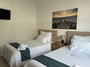 3 chambres, fer et planche à repasser, Wi-Fi, draps fournis