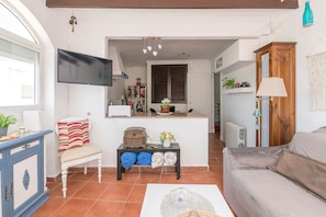 TV - ALTAMAR - Bright house with sea views in the centre of Conil (Conil de la Frontera)
