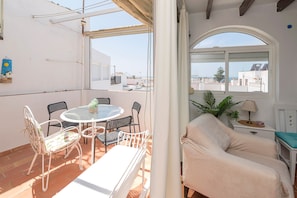Outdoor dining - ALTAMAR - Bright house with sea views in the centre of Conil (Conil de la Frontera)