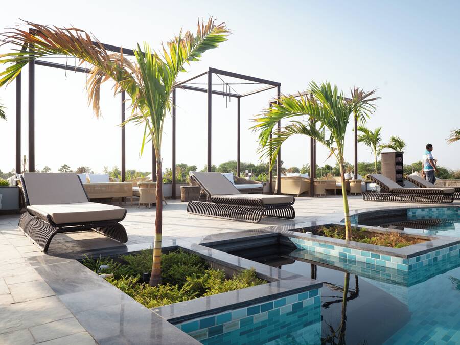 حمّام سباحة خارجي