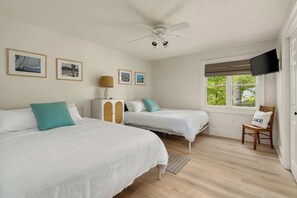 4 bedrooms, iron/ironing board, WiFi, bed sheets - Lake Keowee Retreat close to Trails & Wineries! (Six Mile)