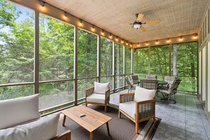Interior - Close to Clemson for Concerts and Events! (Six Mile)