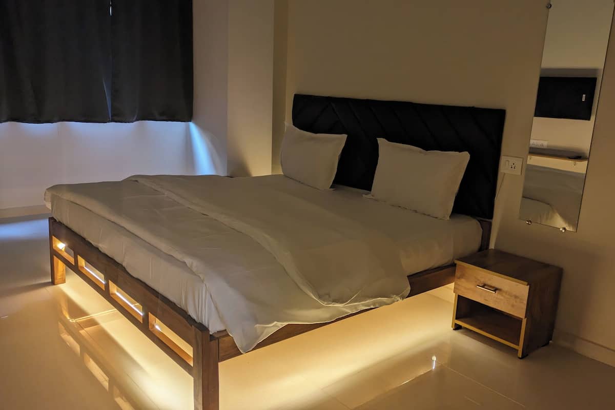 Superior Double Room, City View