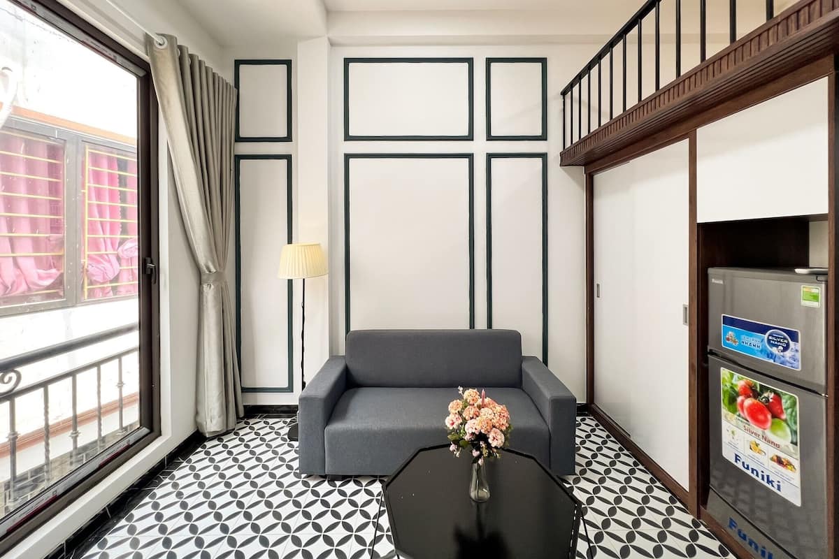 Deluxe Studio | Living area | TV