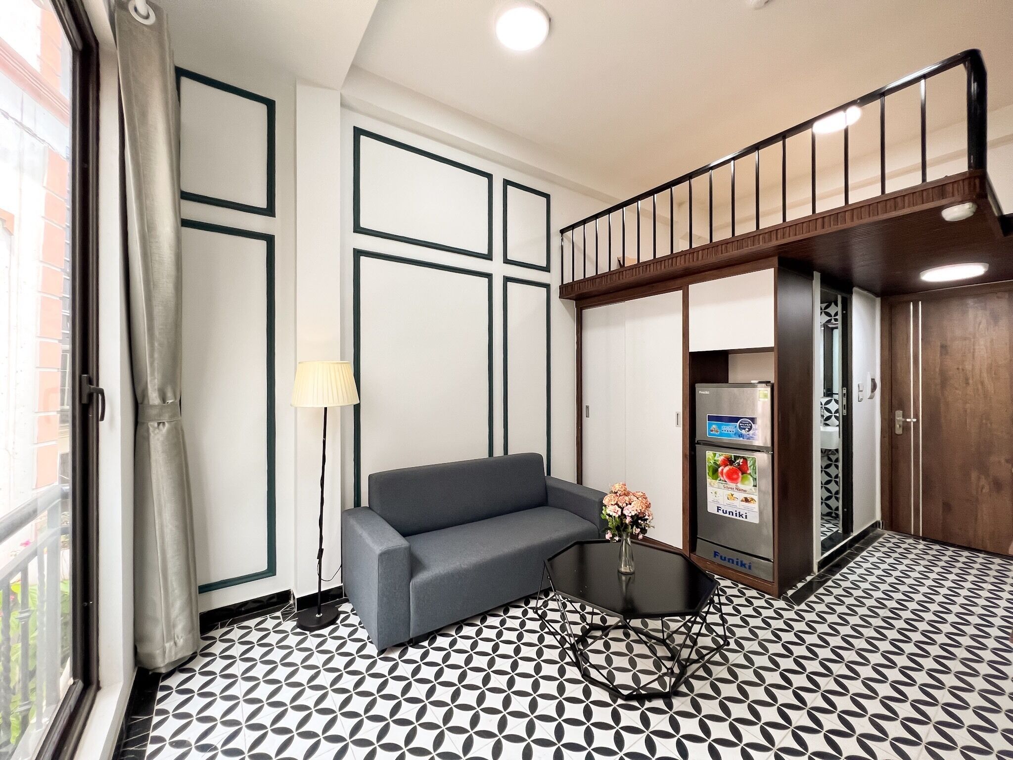 Estudio Deluxe | Zona de estar | Una televisión