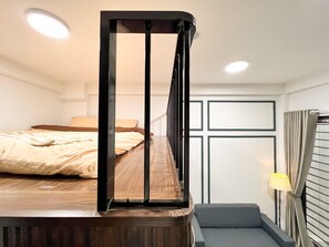 컴포트 스튜디오 | 책상, 무료 WiFi