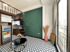 디럭스 스튜디오 | 거실 공간 | TV