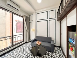 디럭스 스튜디오 | 거실 공간 | TV