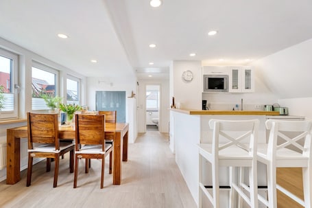Dining. Apartment 'Ferienwohnung Feuerbach' with Shared Terrace, Shared Garden and Wi-Fi