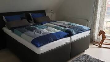 1 habitación, tabla de planchar con plancha, wifi gratis y ropa de cama