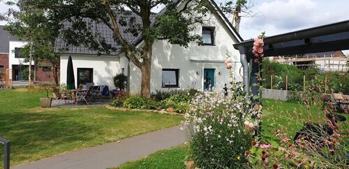 Apartment 'Ferienwohnung Feuerbach' with Shared Terrace, Shared Garden and Wi-Fi