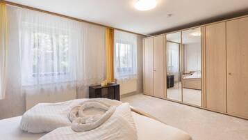 3 bedrooms, iron/ironing board, free WiFi