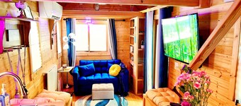 Quaint & Spacious Tiny House: Gorgeous Decor, Near ATL Airport, Midtown & Sports