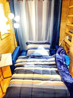 1 bedroom, desk, iron/ironing board, WiFi