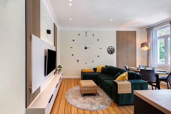 TV, DVD player
