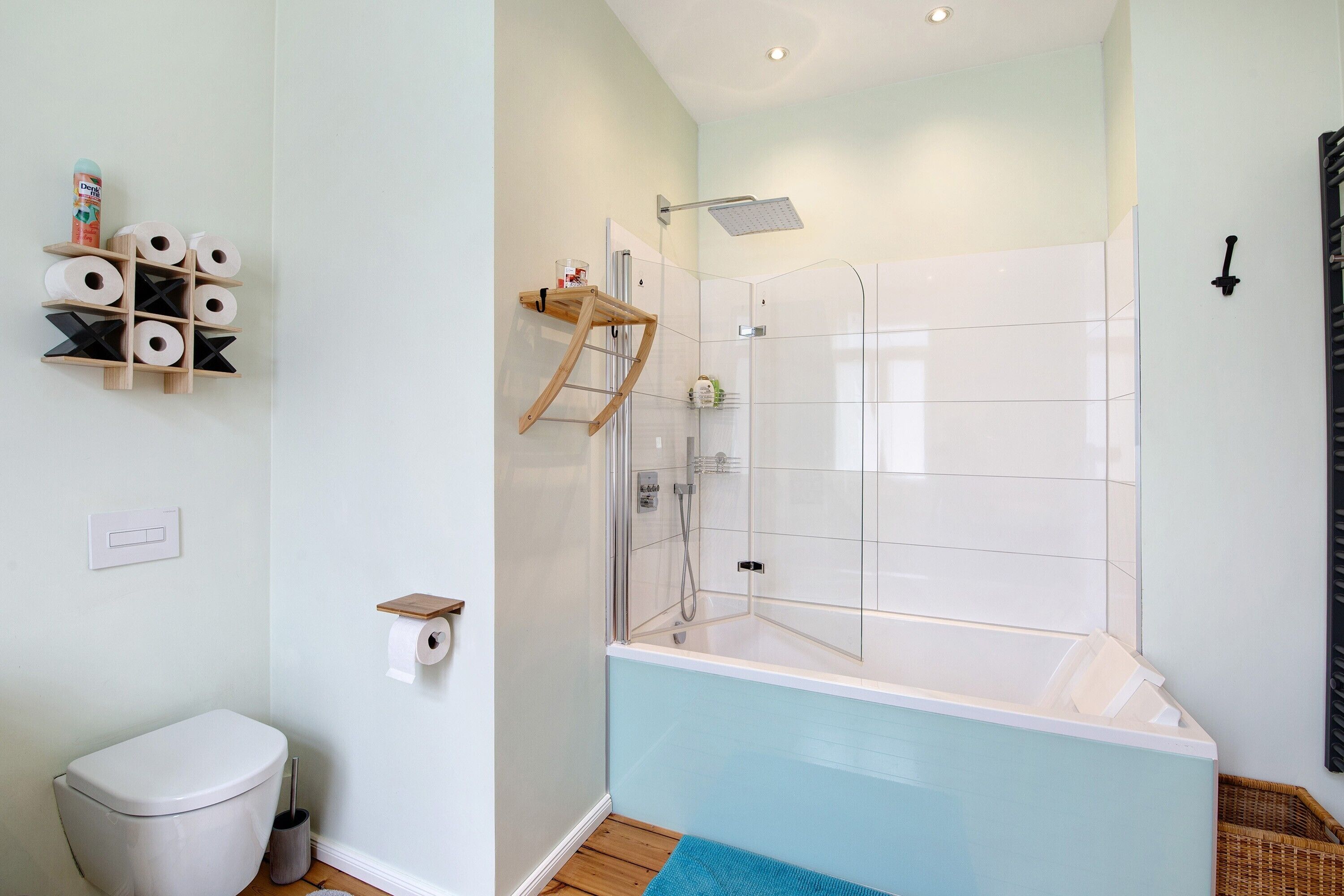 Een douche, een haardroger, handdoeken