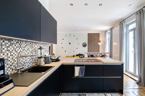 Fridge, microwave, oven, stovetop - Apartment 'Ferienwohnung Nippesstr 17' with Wi-Fi (Solingen)