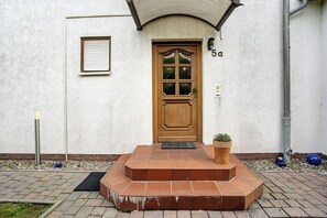 Exterior detail - Apartment 'K Schröder' with Private Terrace, Private Garden and Wi-Fi (Sundhagen)