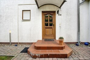 Exterior detail - Apartment 'K Schröder' with Private Terrace, Private Garden and Wi-Fi (Sundhagen)