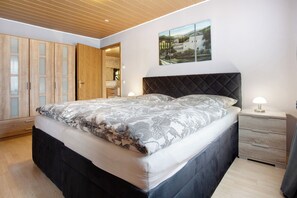 1 bedroom, iron/ironing board, free WiFi, bed sheets - Apartment 'K Schröder' with Private Terrace, Private Garden and Wi-Fi (Sundhagen)