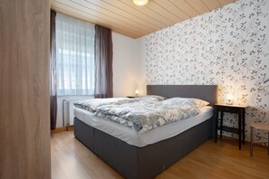 2 quartos, ferros/tábuas de passar roupa, Wi-Fi de cortesia