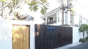 Gambar tidak terklasifikasi, 5 dari 8, tombol
