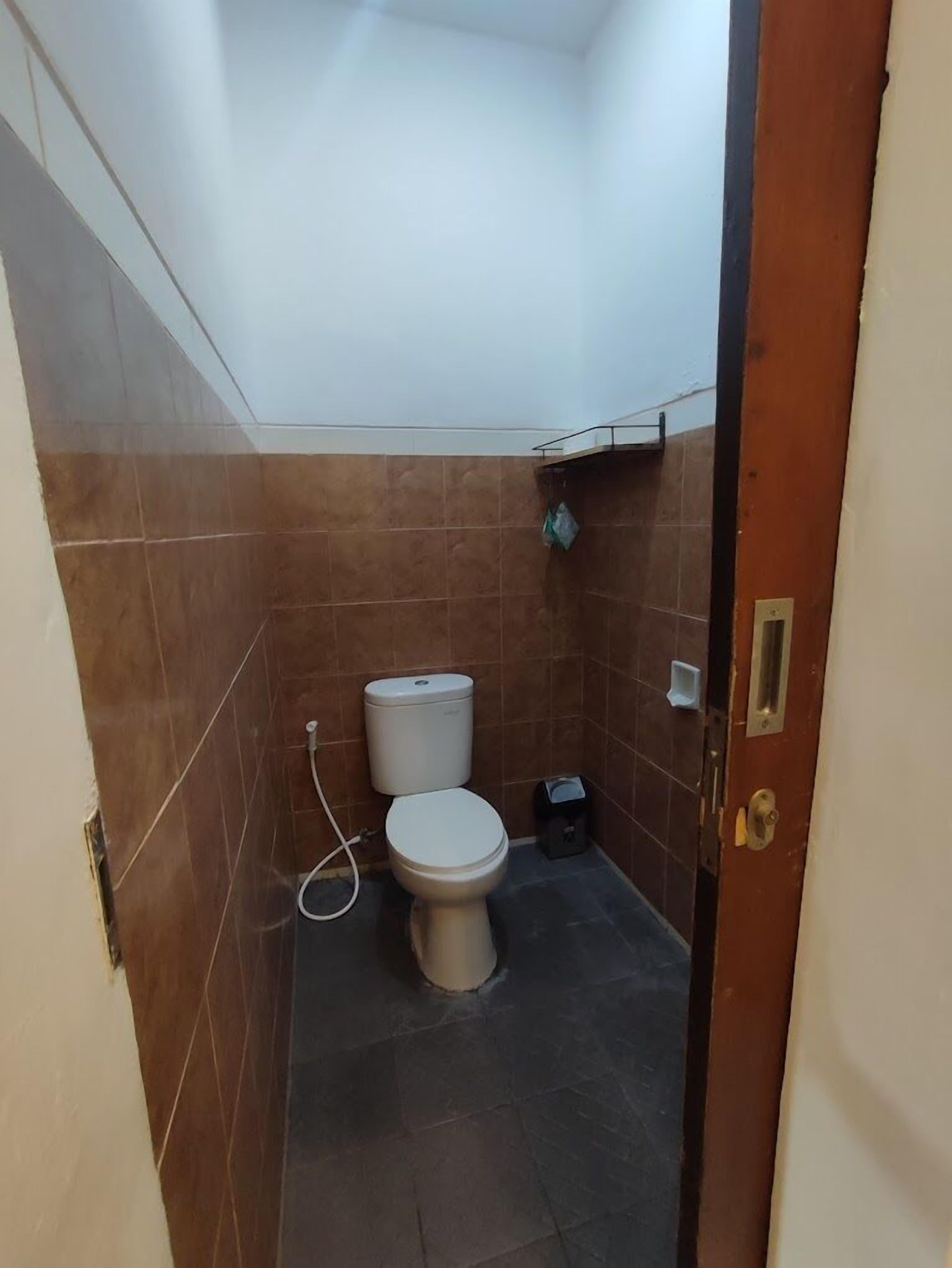 Standard Room | Bathroom | Shower, rainfall showerhead, free toiletries, slippers