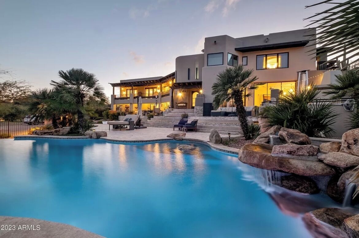 Welcome to La Villa De Oro Apuesto - resort-style living 20min from scottsdale!