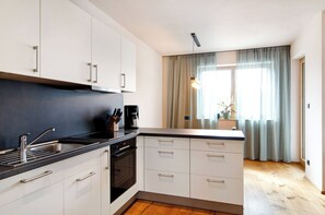 Frigorífic, forn, placa de cuina i rentaplats