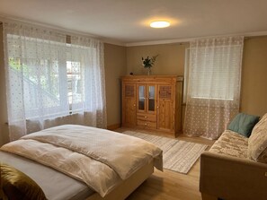 3 bedrooms, iron/ironing board, free WiFi, bed sheets