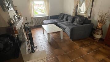 Fernseher, Kamin, DVD-Player, Stereoanlage
