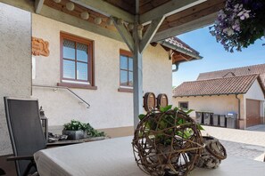 Property grounds - Apartment 'Ferienwohnung Trogus' with Private Terrace and Wi-Fi (Vogtsburg)