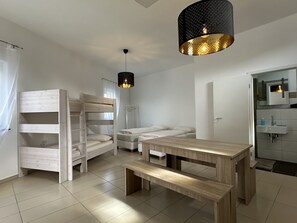 1 bedroom, free WiFi, bed sheets - Apartment 'Dreams Unterkunft' with Wi-Fi and Air Conditioning (Kötz)