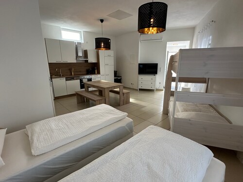 Ferienwohnung 'Dreams Unterkunft' mit WLAN und Klimaanlage