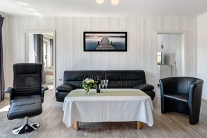 TV - Apartment 'Alte Schule Schalkholz' with Shared Garden and Wi-Fi (Schalkholz)