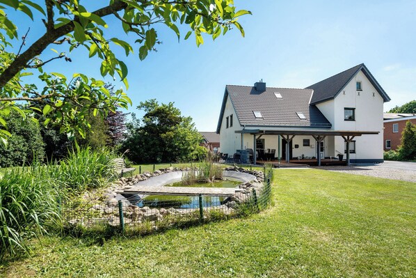 المنطقة المحيطة بالمنشأة