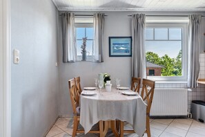 Dining - Apartment 'Alte Schule Schalkholz' with Shared Garden and Wi-Fi (Schalkholz)