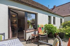 Terrace/patio - Apartment 'An Der Silberfuchsbörse' with Private Terrace, Private Garden and Wi-Fi (Wurster Nordseeküste)