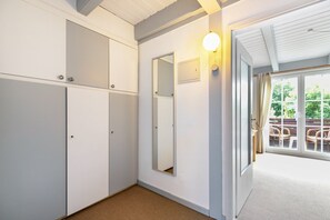 Interior - Apartment 'Atlanta 104' with Shared Terrace, Private Garden and Wi-Fi (Pellworm)