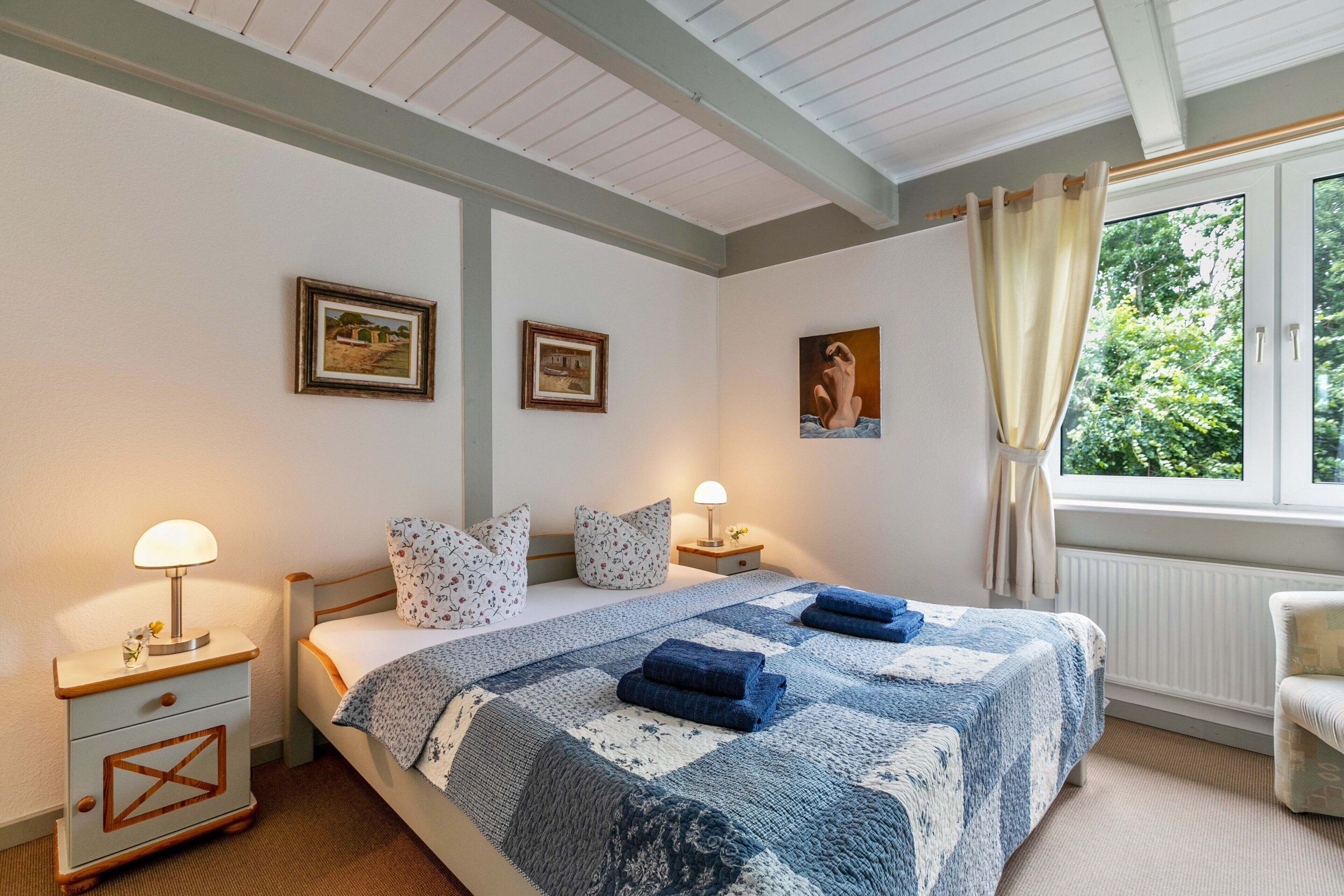 1 habitación, tabla de planchar con plancha, wifi gratis y ropa de cama 