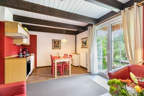 Interior - Apartment 'Atlanta 202' with Private Terrace, Private Garden and Wi-Fi (Pellworm)