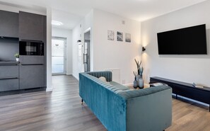 TV - Apartment "Egge Resort 7a" with Balcony, Whirlpool and Sauna (Altenbeken)