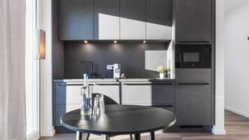 Refrigerador, microondas, parrilla de estufa y lavavajillas