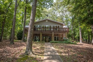 Exterior - GREAT CLEMSON AND UGA GAME DAY RENTAL!
Beauty of Lake Hartwell at Skipping Rocks (Hartwell)