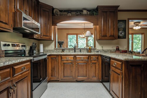 GREAT CLEMSON AND UGA GAME DAY RENTAL!
Beauty of Lake Hartwell at Skipping Rocks