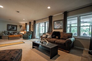 تلفزيون ذكي، مدفأة، كُتُب