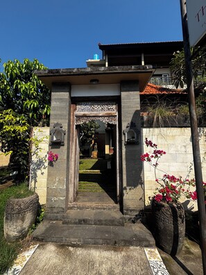 Mặt tiền nơi lưu trú