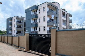 Exterior - Cozy Kampala Apartment with Great Views (Kampala)