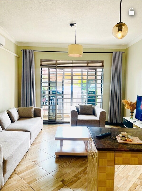 TV - Cozy Kampala Apartment with Great Views (Kampala)